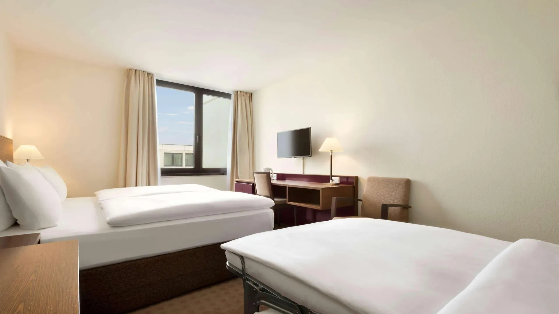מלון Ramada Nuernberg Parkhotel