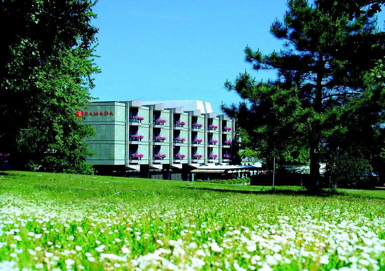 Ramada Nuernberg Parkhotel מלון